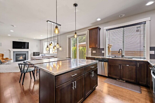 Building Photo - **Stunning Luxury Home in Desirable Mukilteo for RENT!** Available August 25th for MOVE IN