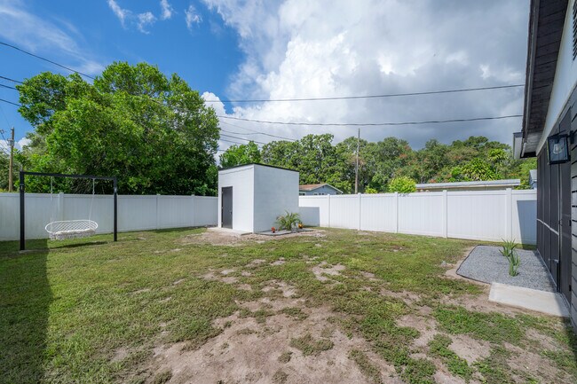 Building Photo - 2400 34th Ave N