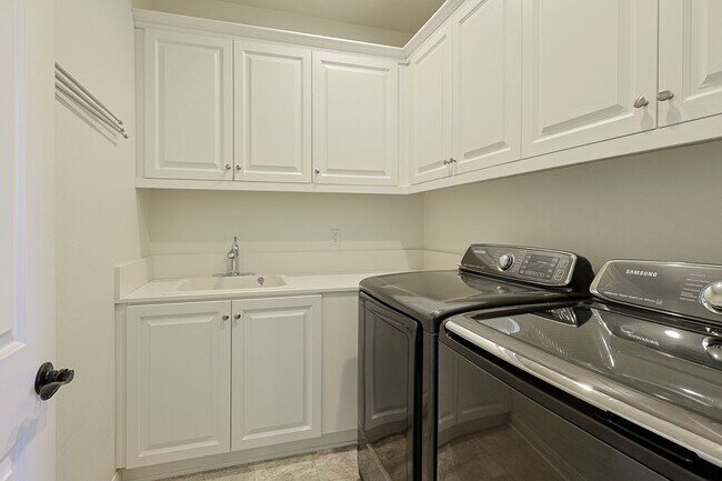 Building Photo - Gorgeous 4 Bedroom and 3 Bath Home in Chula vista/Otay Ranch Area
