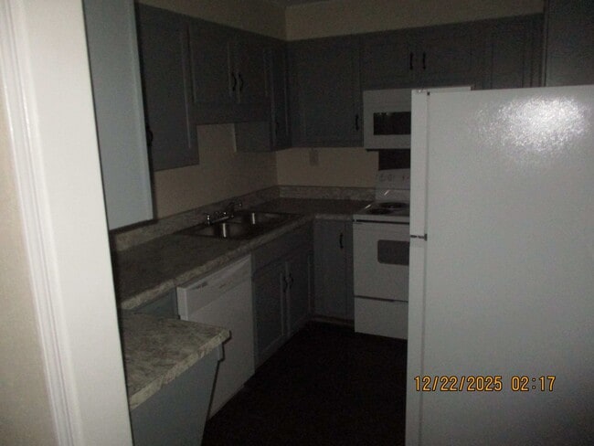 Building Photo - 2110 Lennox St