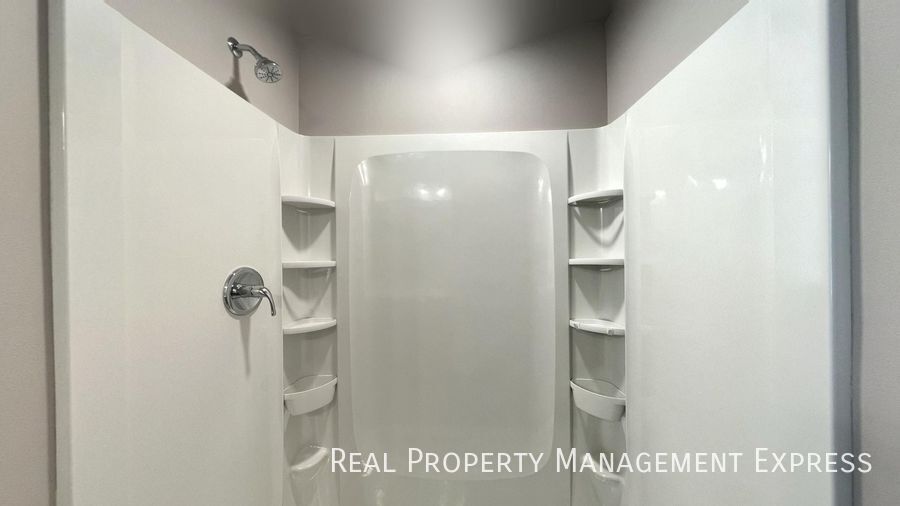 Building Photo - 3 Bed 2.5 Bath Townhome