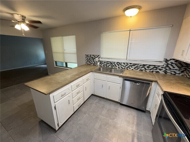 Building Photo - 1704 Big Bend Dr