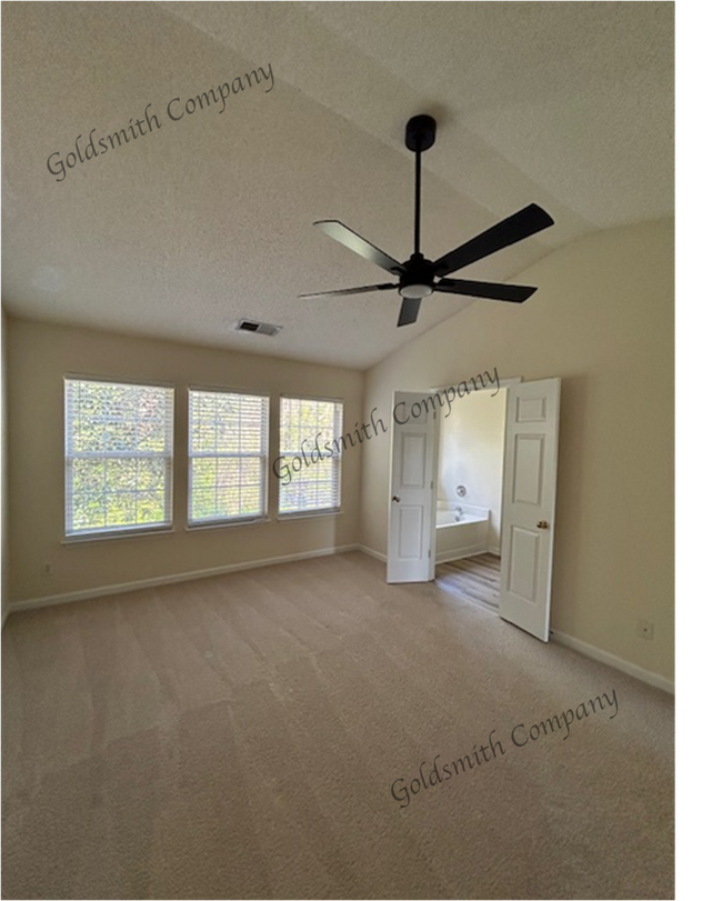 Building Photo - 815 Weybourne Dr