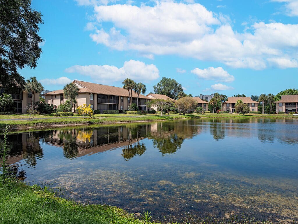 Building Photo - 513 Lake Louise Cir