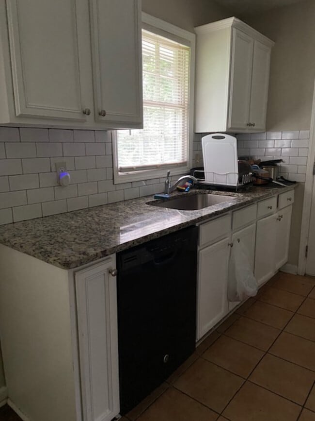 Building Photo - Rooms for rent in Atlanta