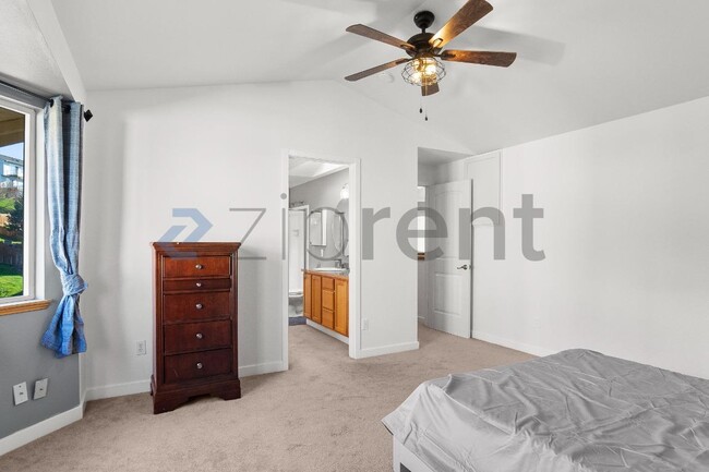 Building Photo - 8115 77th Ave NE