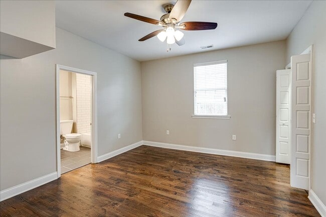 Building Photo - Charming 1920 renovated home!