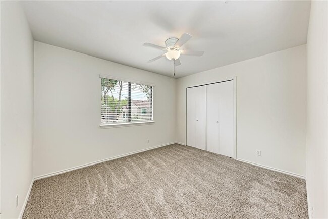 Building Photo - 1009 Riverlawn Dr