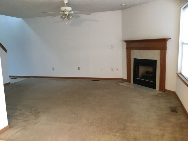 Building Photo - 2400 Hopkins Dr