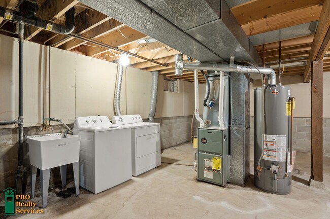 Building Photo - 3 Bedroom House **Half Off May Rent with a...