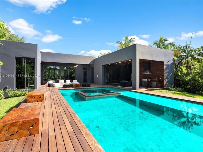 Building Photo - 871 NE 83rd St