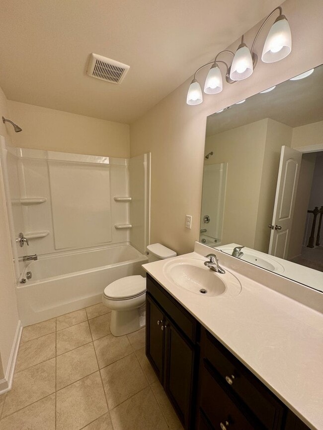 Building Photo - Beautiful Well Maintained Townhouse in Berewick