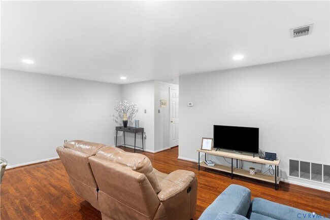 Building Photo - well-kept 2-bedroom, 2-bath condo