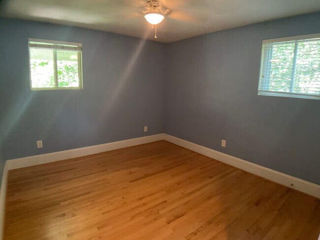 Building Photo - Gorgeous 2 Bed Condo in the heart of Carrboro!