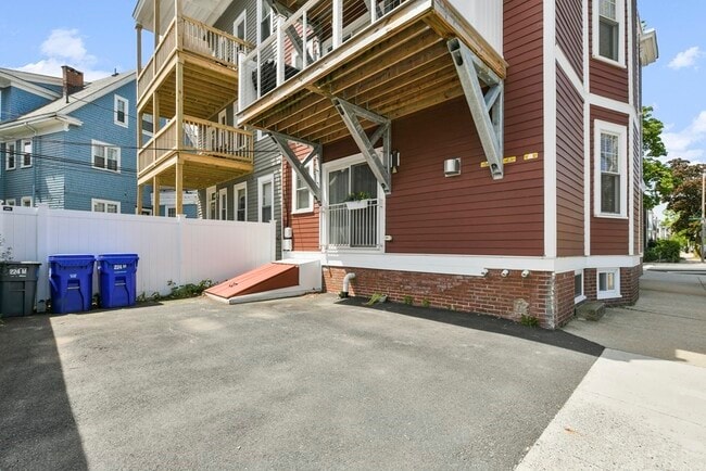 Building Photo - 224 M St