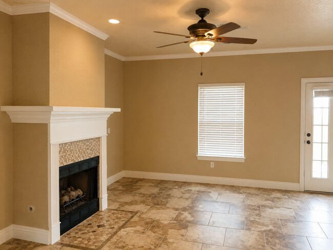 Building Photo - 902 Melmar Dr