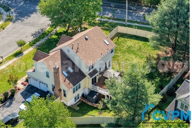 Building Photo - 13017 Weiss Dr