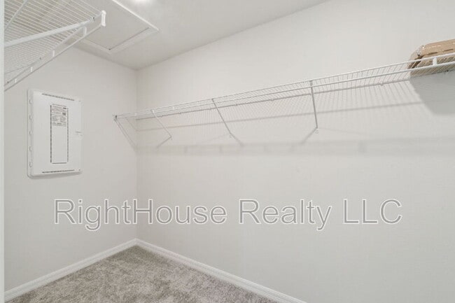 Building Photo - 3082 Emerald Acrs Ln