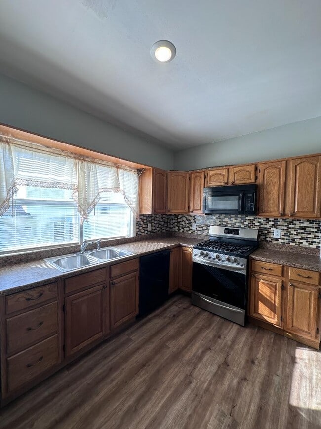 Building Photo - 56 Kent Ln