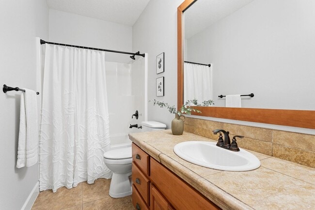 Building Photo - Beautiful 4-bdr/2.5 bath Hillsboro home w/ fireplace near nature area, Intel, Nike, and more