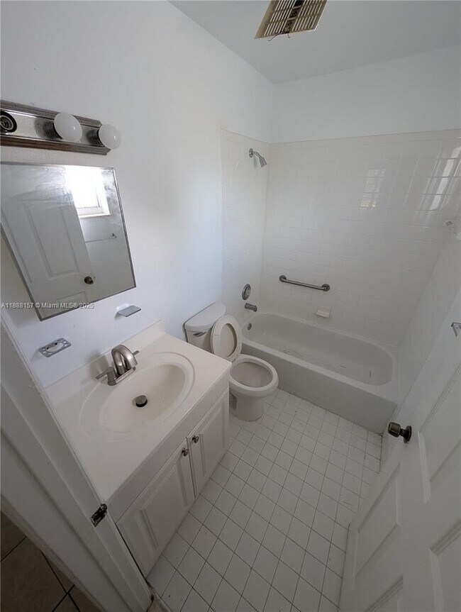 Building Photo - 720 NW 15th Terrace