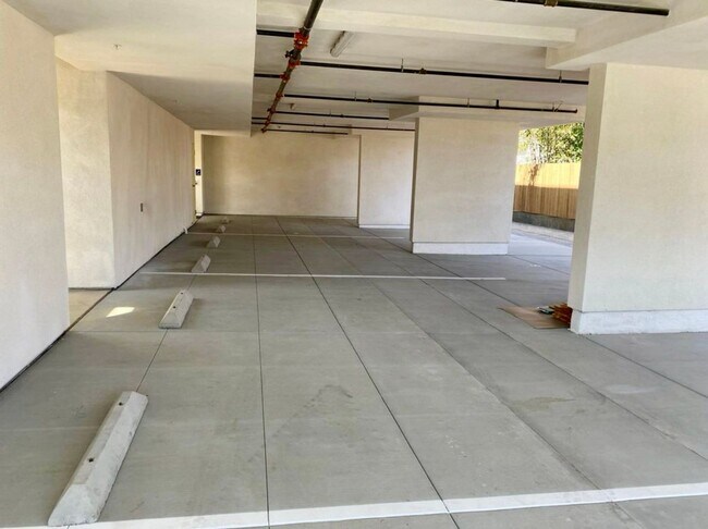 Building Photo - Remodeled 2 Bed/1 Bath