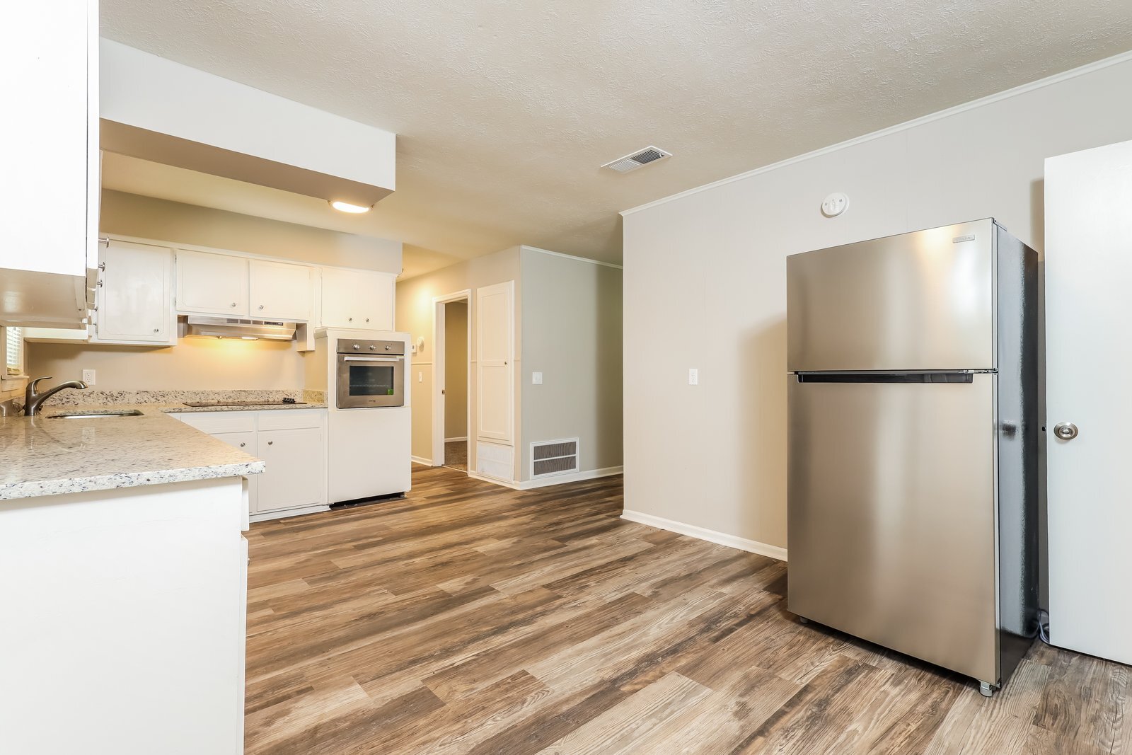 Building Photo - 5145 Burbank St