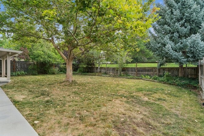 Building Photo - 5998 S Wallflower Pl