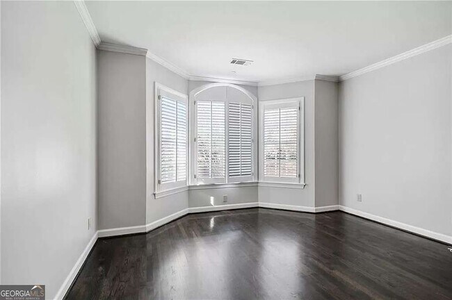 Building Photo - 460 Ivy Park Ln NE