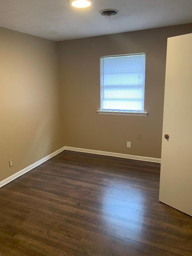 Building Photo - 701 Frayser Dr