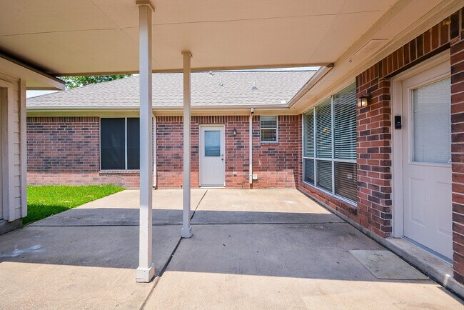 Building Photo - 23119 N Warmstone Way