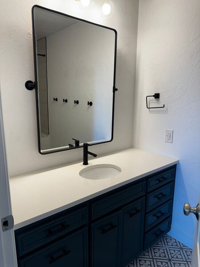 Building Photo - Spacious 3 Bedroom Home in South Eugene – Churchill Area