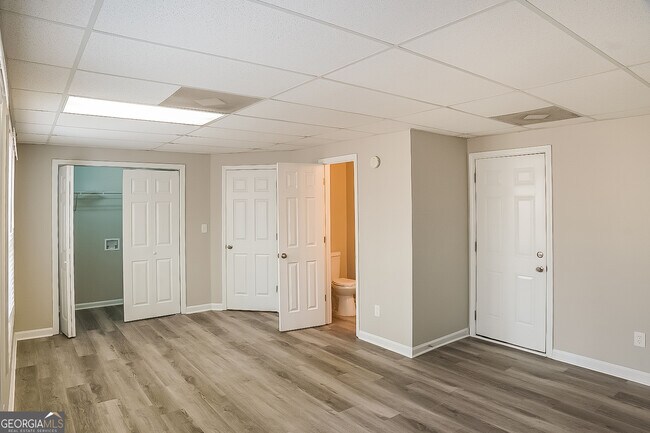 Building Photo - 100 Creekside Cir