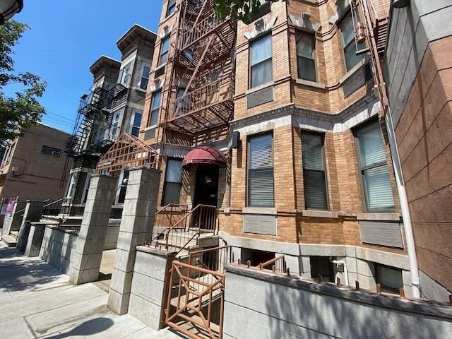 Building Photo - 222-224 48TH ST-