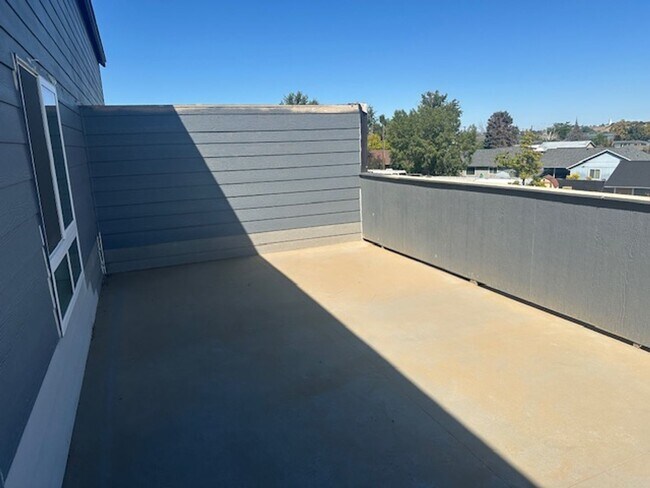 Building Photo - Now Leasing Building Modern Heights Apartments