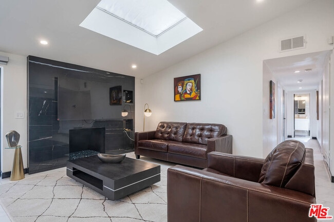 Building Photo - 20412 Oxnard St