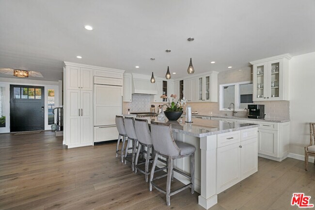 Building Photo - 27002 Malibu Cove Colony Dr