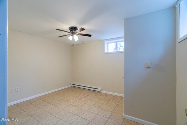 Building Photo - 4 Easy St