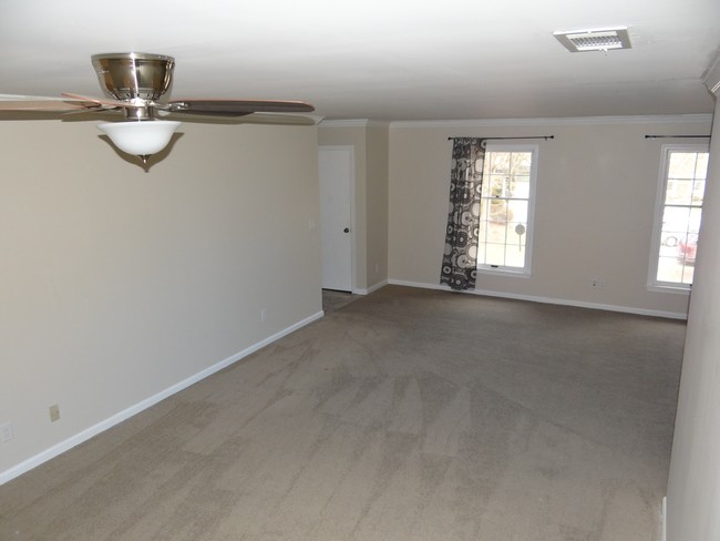 Building Photo - 300 Stonehenge Drive, Unit 103