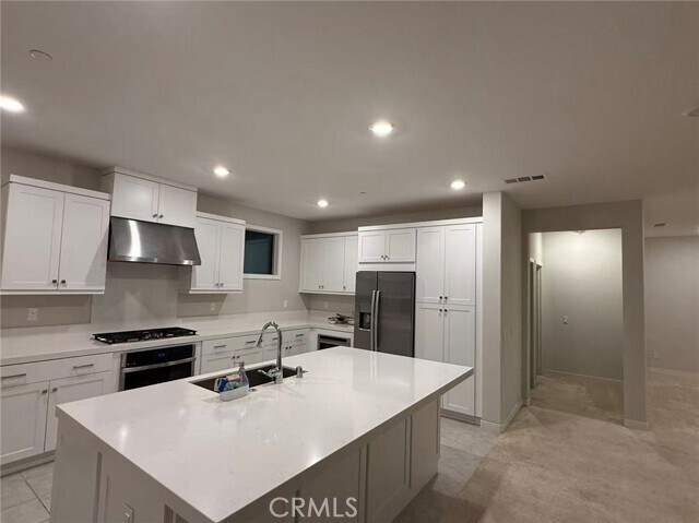 Building Photo - 602 Catalonia