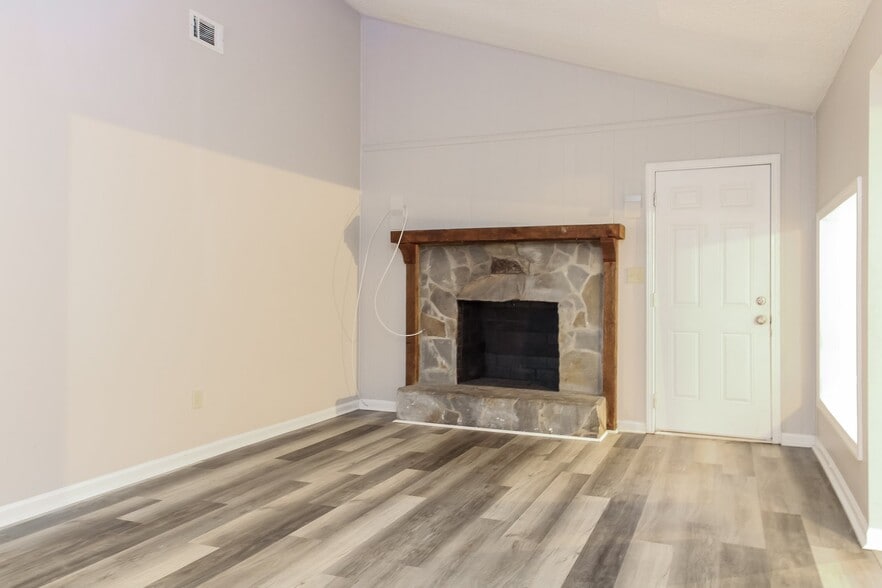 Building Photo - 3752 Fairington Dr