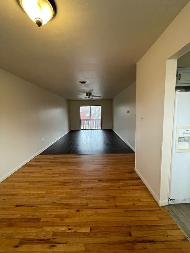Building Photo - Recently updated Laurel Springs 2 bedroom ...