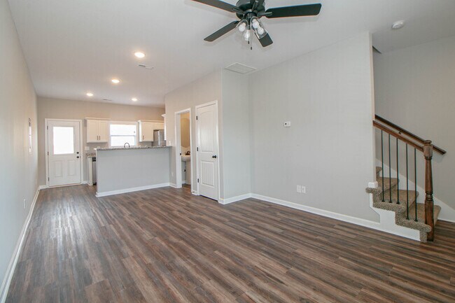 Building Photo - 1115-I3 Hillwood Drive