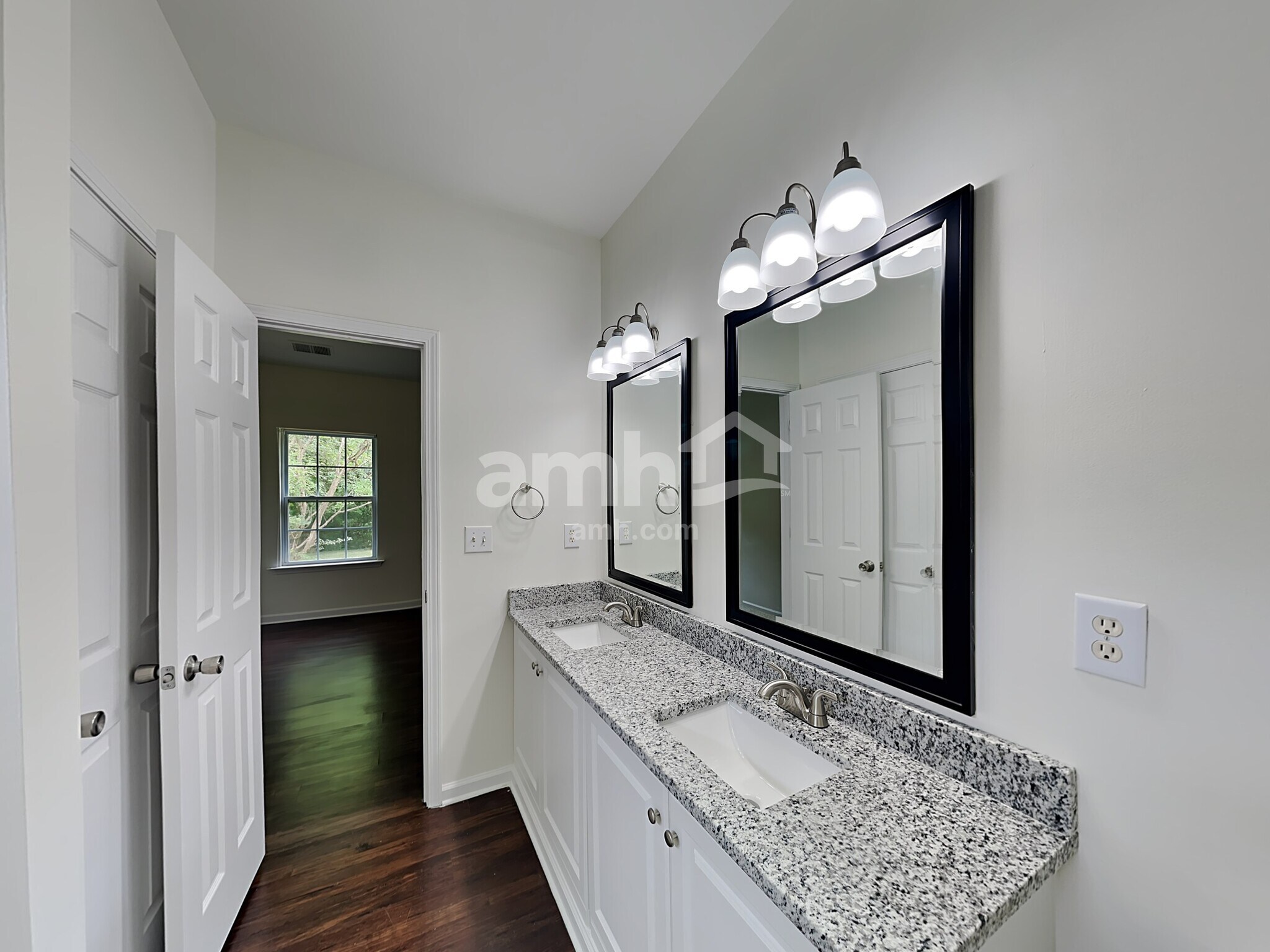 Building Photo - 13520 Planters Row Dr