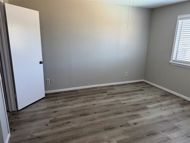 Building Photo - 6107 Snug Harbor Blvd