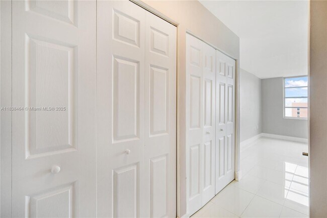 Building Photo - 2780 NE 183rd St