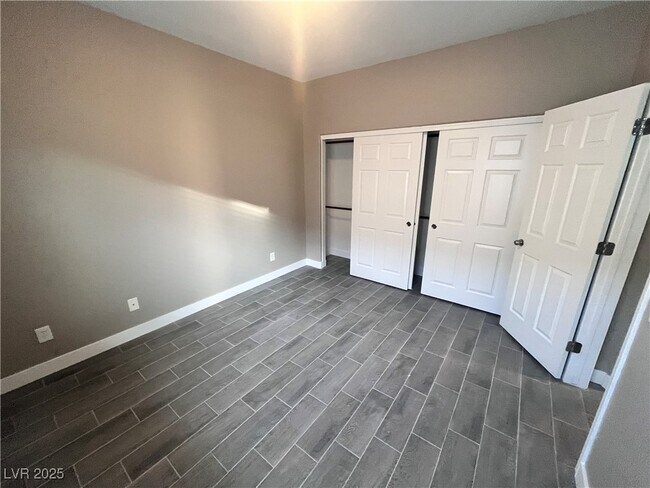 Building Photo - 7136 Crescentville Ave