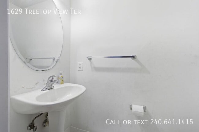 Building Photo - 1629 Treetop View Terrace