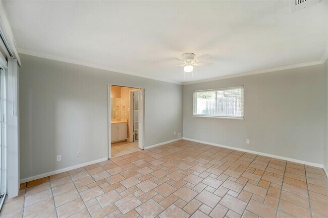 Building Photo - 4020 Far W Blvd