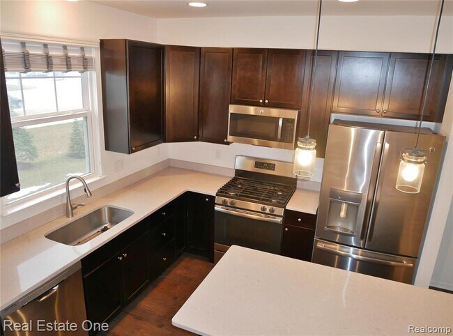 Building Photo - 4637 Bradley Cir
